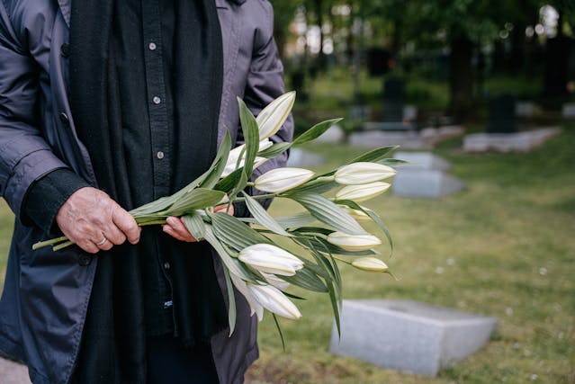 Tarp tradicijos ir asmeninio pasirinkimo: psichologiniai kremavimo aspektai